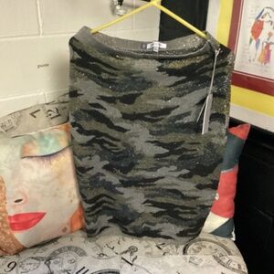 J LO camouflage skirt glittery typical J Lo funky style hugger straight